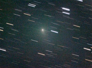 国立天文台三鷹で10月2日に撮影したハートレイ彗星の強調処理画像